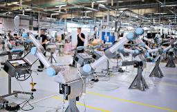 Collaborative Robots Market Demand for Plug-and-Play and Low-Coding Solutions